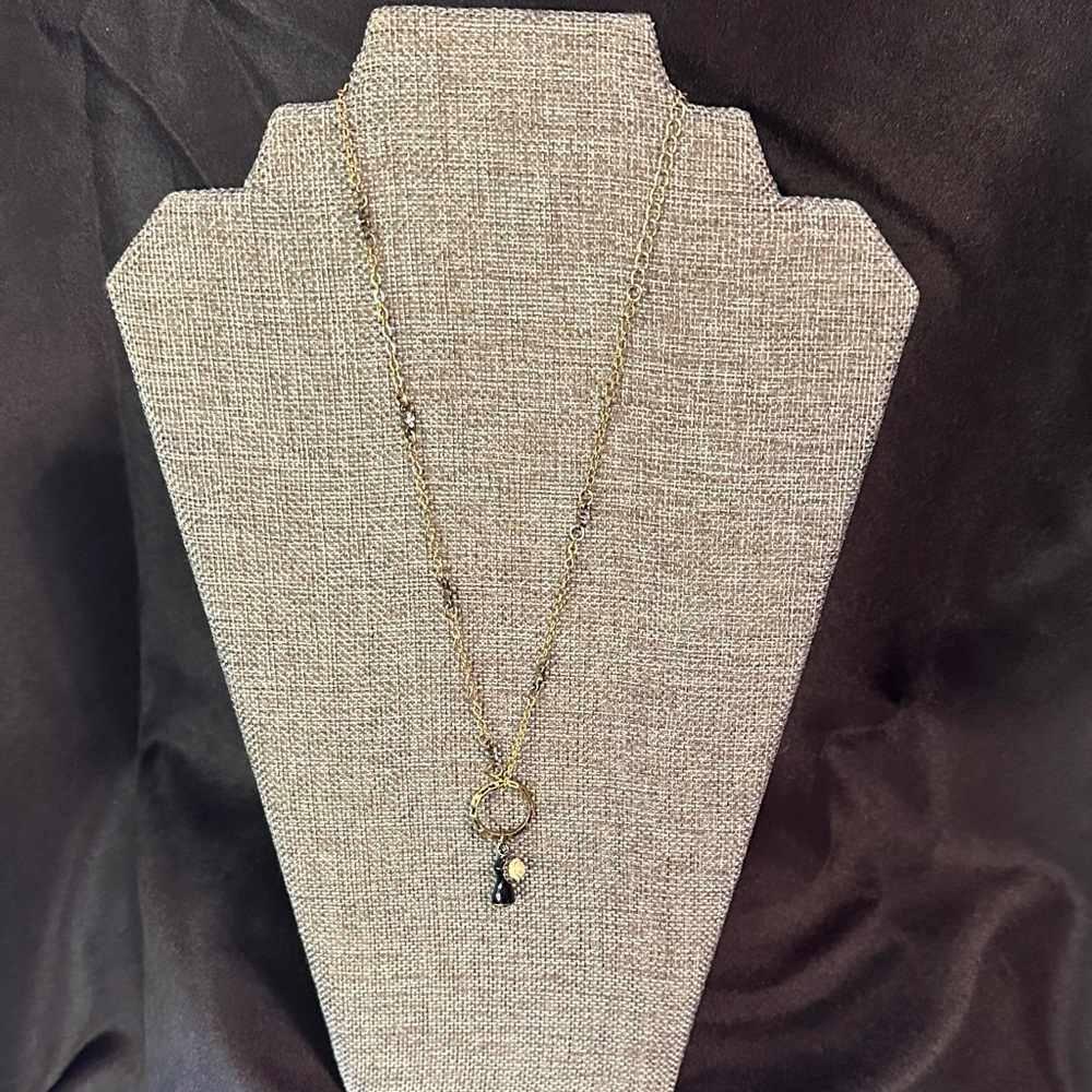 Elegant Gold and Black Pendant Necklace